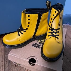 Dr. Martens Air Wair, Yellow
